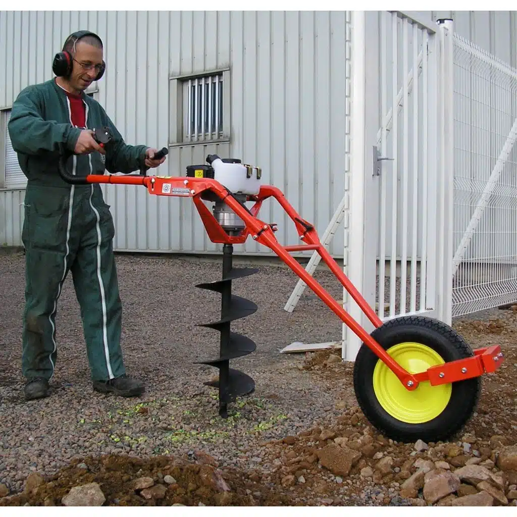 J’ai acheté la tarière thermique GT Garden : je vous raconte